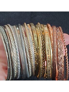 Vintage Bangle Bracelet Lot of 32 Silver Gold Copper Tone Stackable 7.5-8"